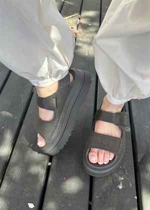 W Goldenglow embossed sandal Dense Smoke UGG 